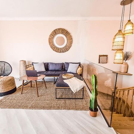 Oceanview Boutique House, 125 Sqm, Parking, Sunset Rooftop アデヘ エクステリア 写真