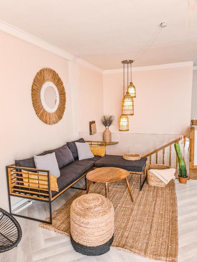 Oceanview Boutique House, 125 Sqm, Parking, Sunset Rooftop アデヘ エクステリア 写真