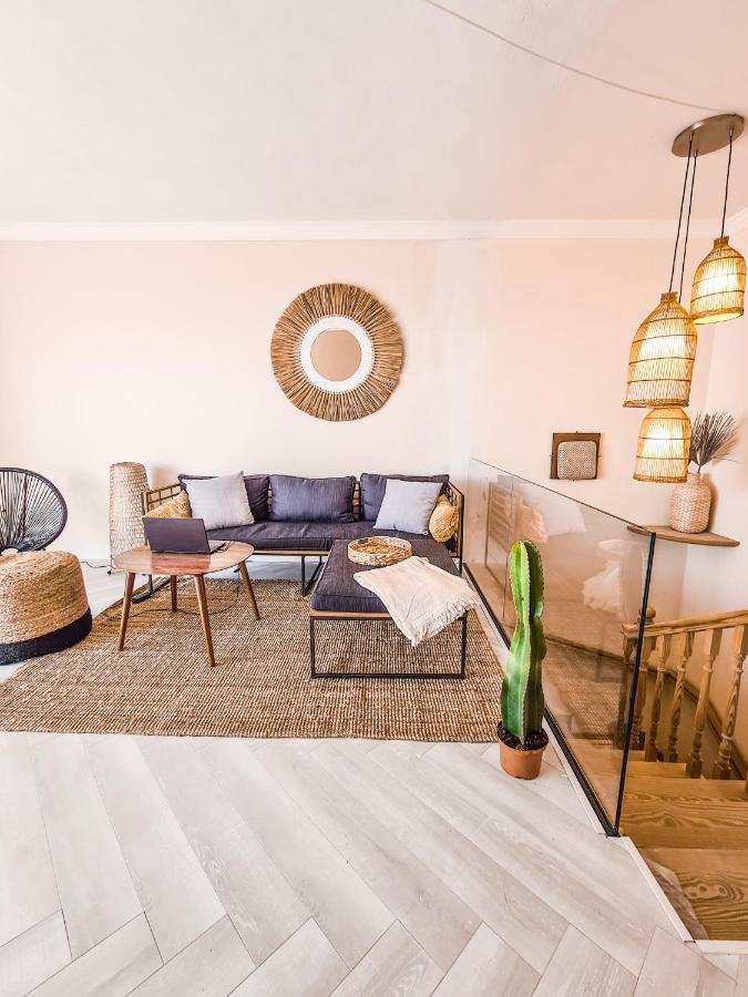 Oceanview Boutique House, 125 Sqm, Parking, Sunset Rooftop アデヘ エクステリア 写真