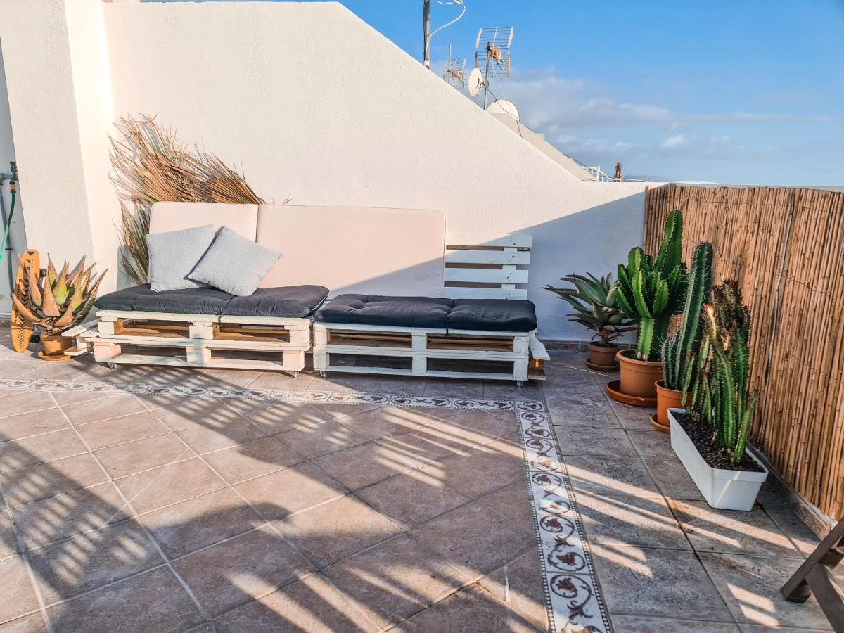 Oceanview Boutique House, 125 Sqm, Parking, Sunset Rooftop アデヘ エクステリア 写真