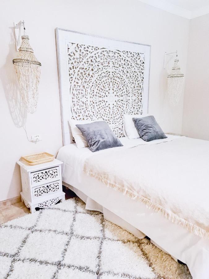 Oceanview Boutique House, 125 Sqm, Parking, Sunset Rooftop アデヘ エクステリア 写真