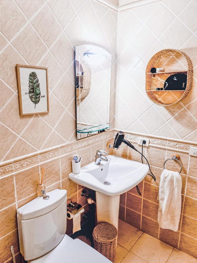 Oceanview Boutique House, 125 Sqm, Parking, Sunset Rooftop アデヘ エクステリア 写真