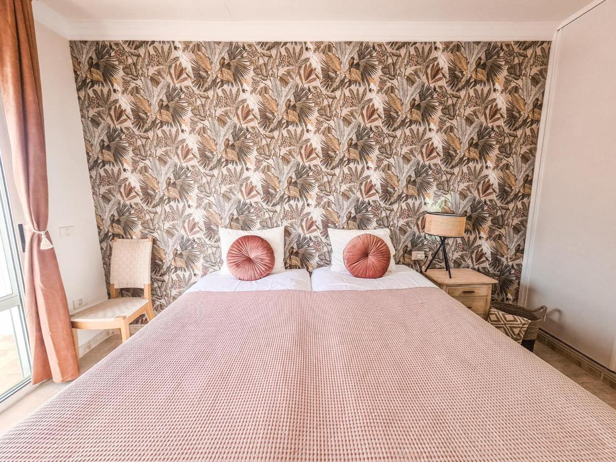 Oceanview Boutique House, 125 Sqm, Parking, Sunset Rooftop アデヘ エクステリア 写真