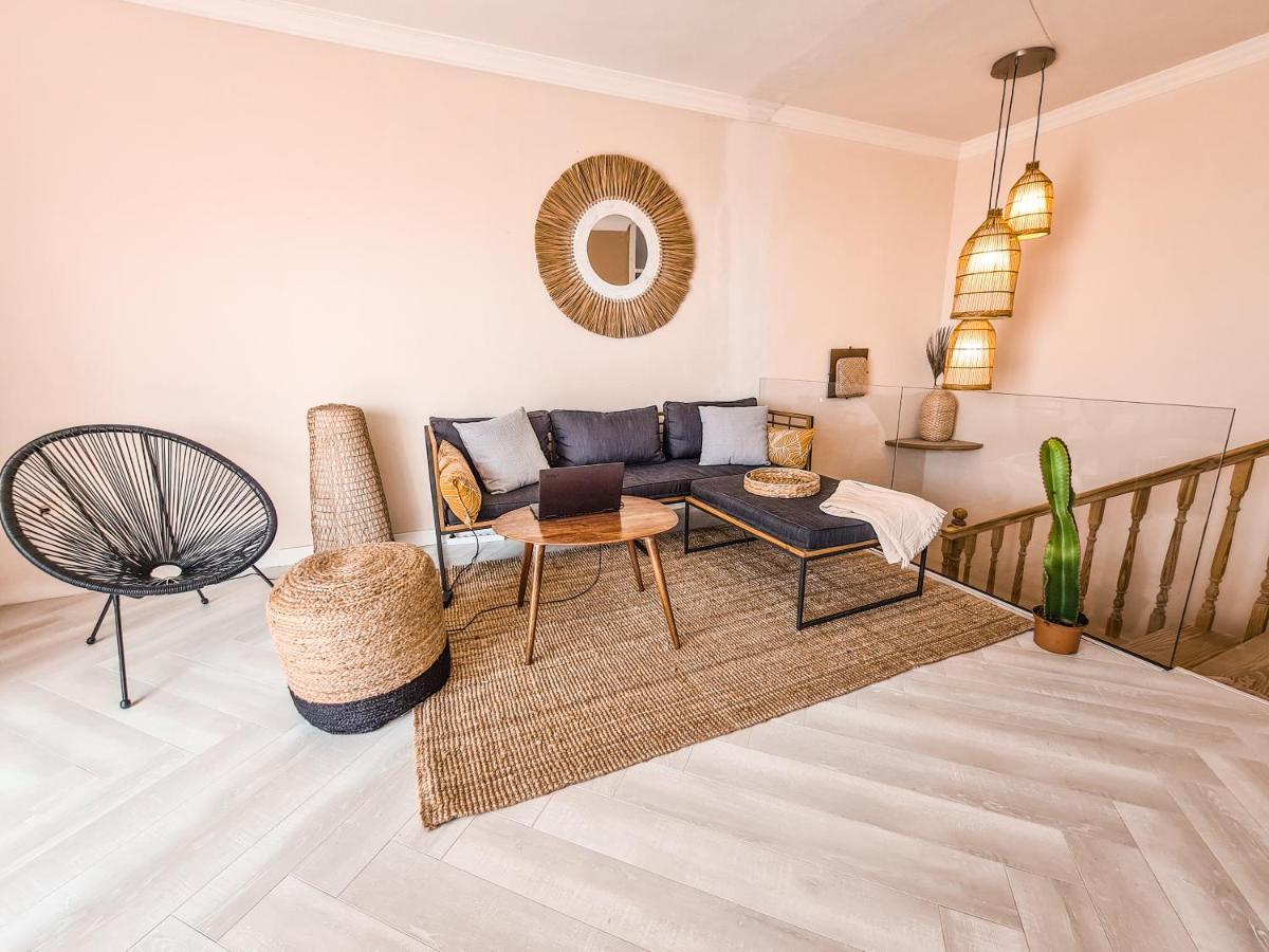 Oceanview Boutique House, 125 Sqm, Parking, Sunset Rooftop アデヘ エクステリア 写真