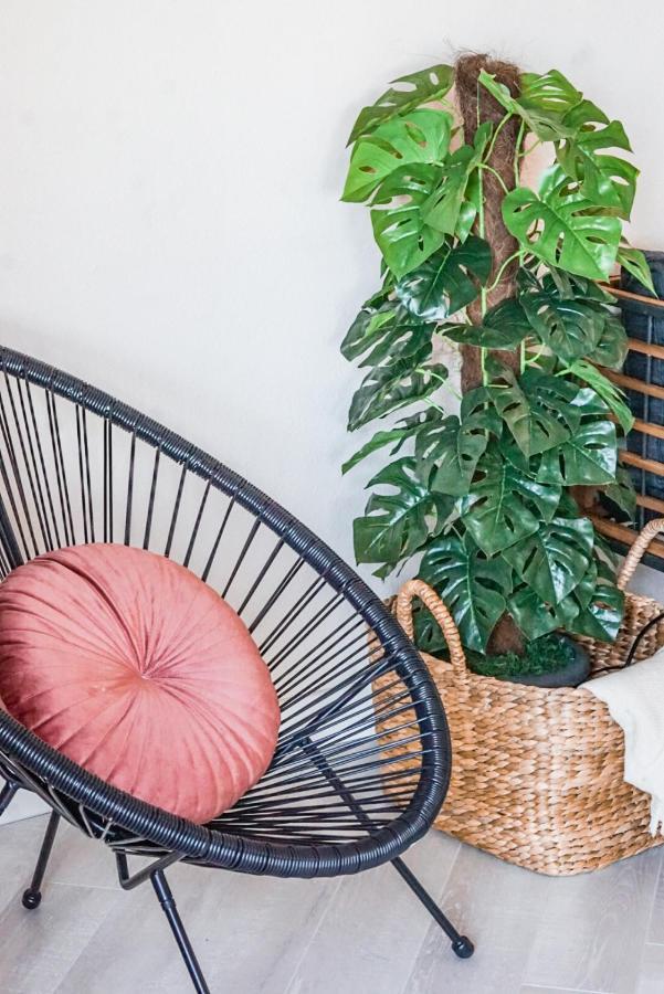 Oceanview Boutique House, 125 Sqm, Parking, Sunset Rooftop アデヘ エクステリア 写真