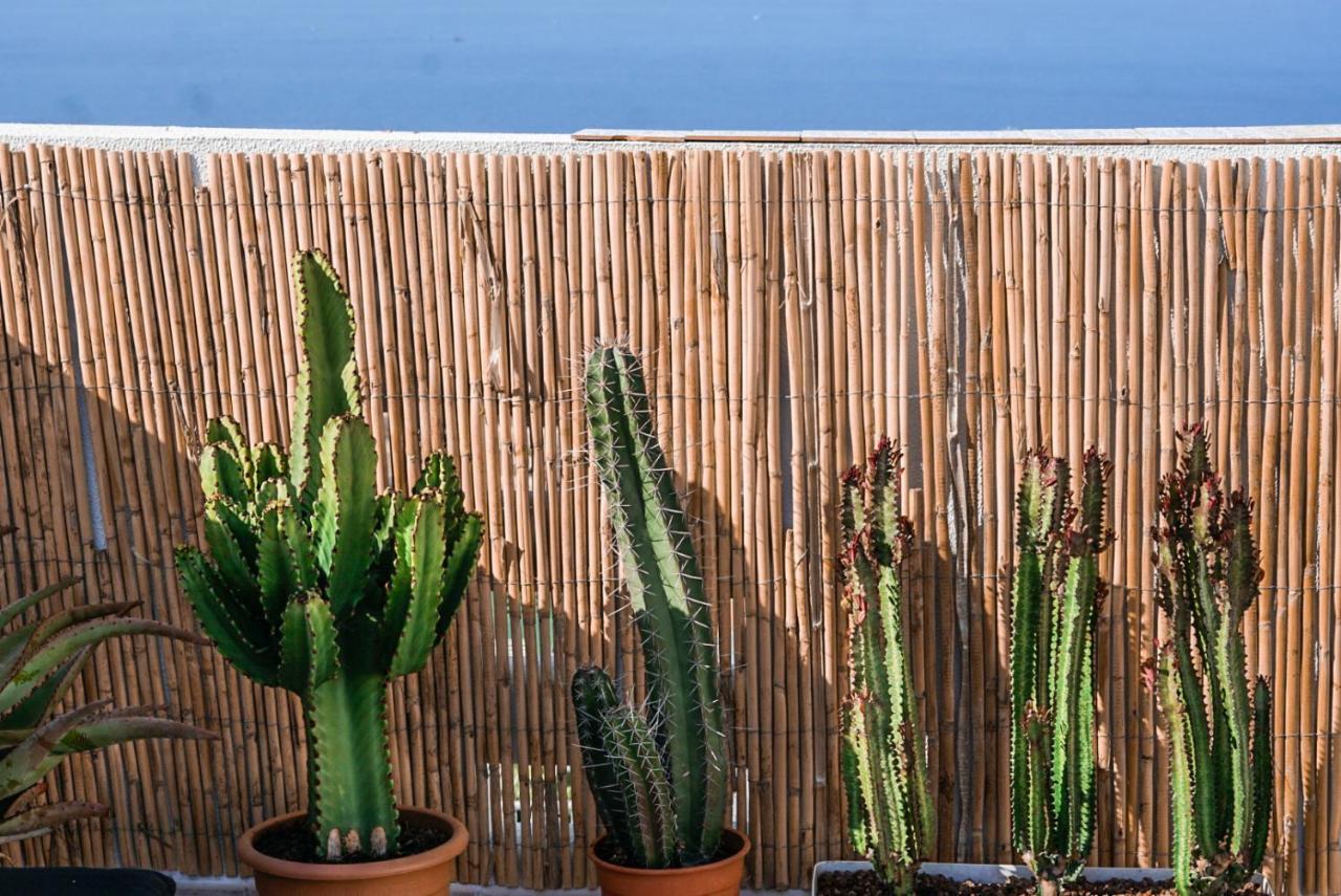 Oceanview Boutique House, 125 Sqm, Parking, Sunset Rooftop アデヘ エクステリア 写真
