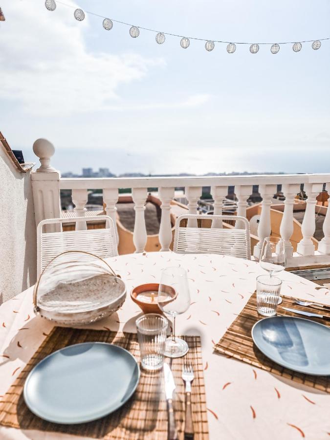 Oceanview Boutique House, 125 Sqm, Parking, Sunset Rooftop アデヘ エクステリア 写真