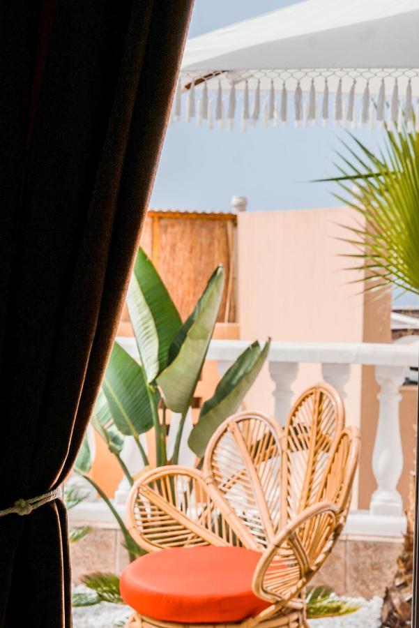 Oceanview Boutique House, 125 Sqm, Parking, Sunset Rooftop アデヘ エクステリア 写真